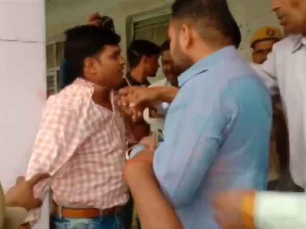 फर्जी वोटिंग को लेकर हंगामा