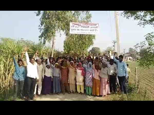 नदी पर पुल बनाने की मांग