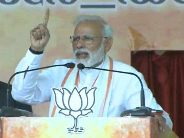 पीएम ने कहा कि उनका दर्शन वंशोदय है, हमारा दर्शन अंत्योदय है पीएम ने कहा कि उनका दर्शन वंशोदय है, हमारा दर्शन अंत्योदय है