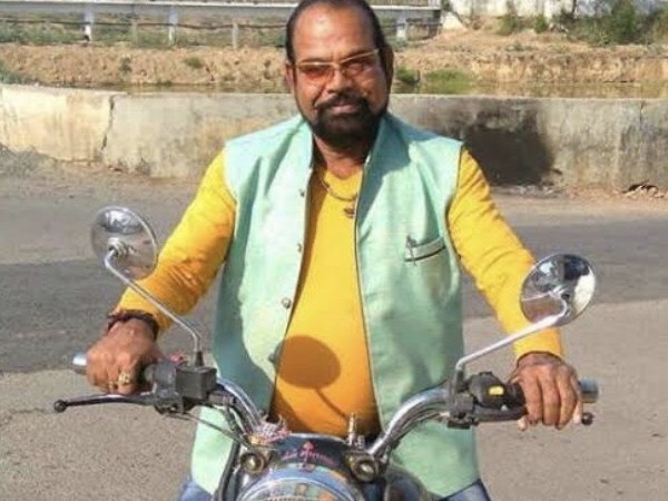 कर्मचारी को बंदूक मार डालने की धमकी दी थी