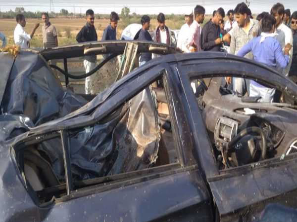 horrific car accident in gujarat, 5 men and women deaths horrific car accident in gujarat, 5 men and women deaths