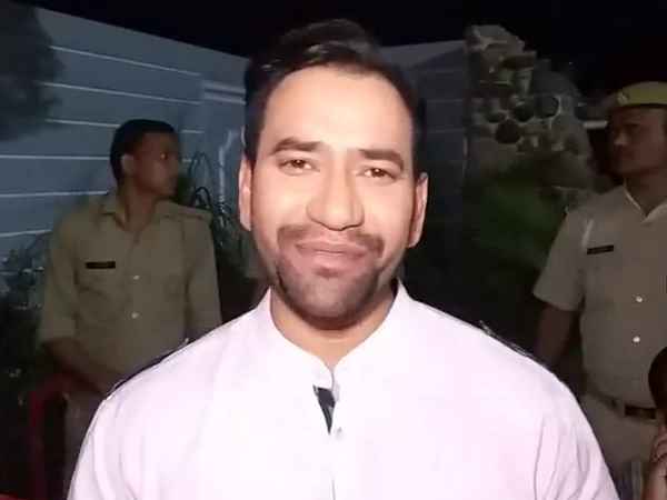 पैतृक गांव से किया शुरू किया रोड शो