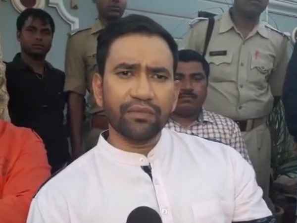 मैं कलाकार हूं, सभी ने किया मुझे सम्मानित
