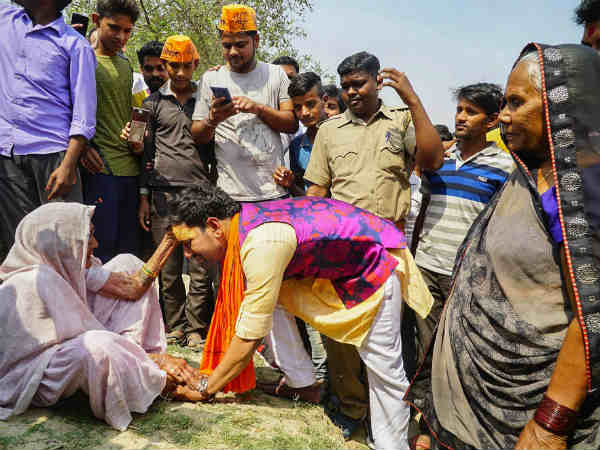 अखिलेश के लिए कितनी बड़ी चुनौती हैं निरहुआ? अखिलेश के लिए कितनी बड़ी चुनौती हैं निरहुआ?