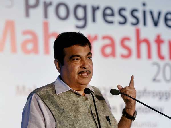 पार्टी लाइन से अलग देते हैं बयान