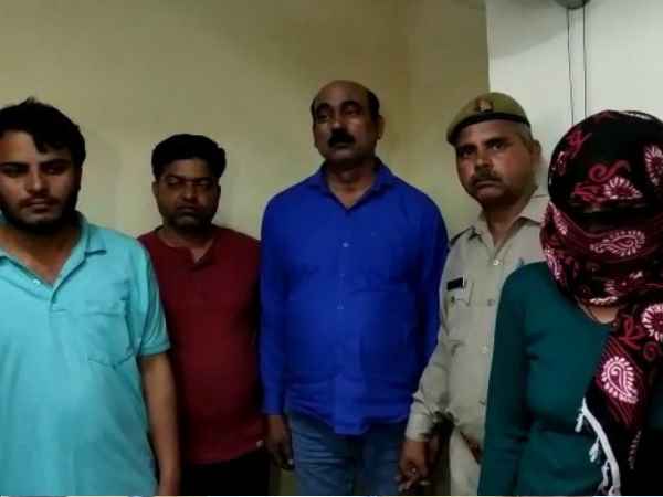 छिपकर बनाते थे वीडियो