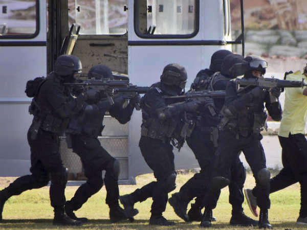 आधिकारिक अनुरोध का इंतजार 