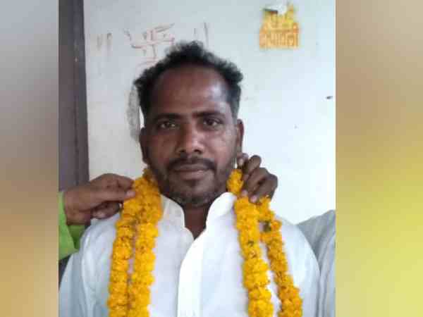 टिकट मिलने की जानकारी होने पर दरोगा चौंके