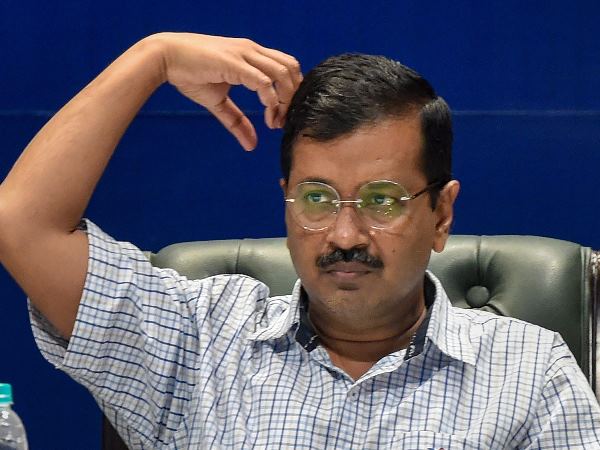 'केजरीवाल की पत्नी के पास भी हैं 3 वोटर आईडी'