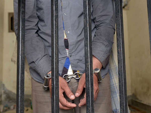 क्‍यों पुलिस ने लिया हिरासत में 