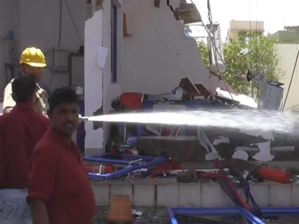 पेट्रोल पम्प का ऑफिस कबाड़ में तब्दील