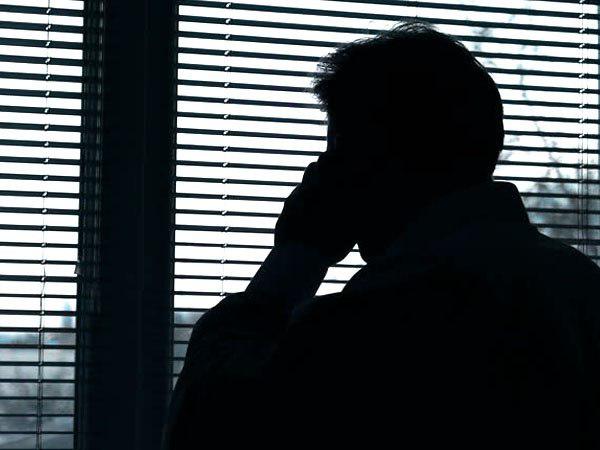 रेलवे स्टेशन पर बम लगाने को कहा रेलवे स्टेशन पर बम लगाने को कहा