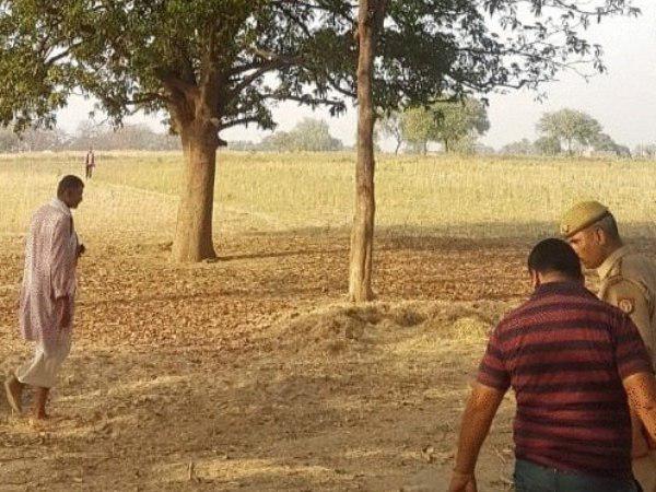 Bodies of two girls found on tree Bodies of two girls found on tree