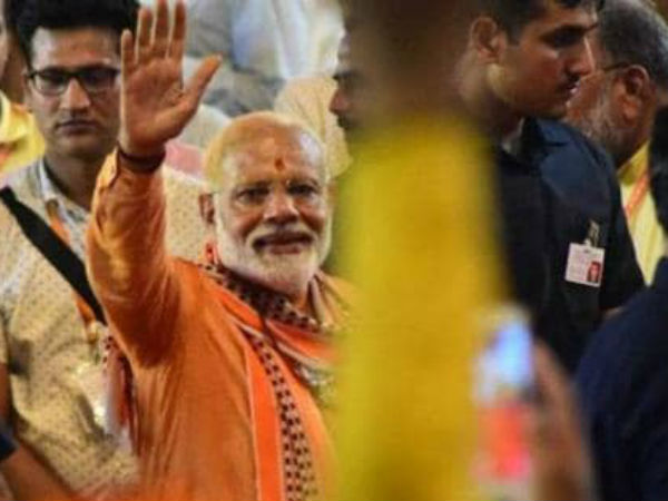 मोदी ने अपने अंदाज से जीता लोगों का दिल मोदी ने अपने अंदाज से जीता लोगों का दिल