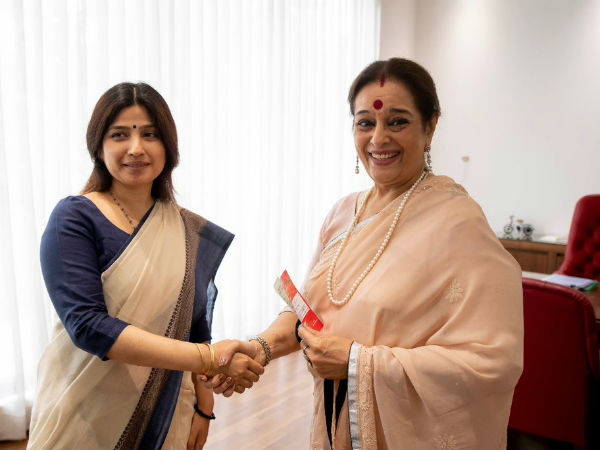शत्रुघ्न सिन्हा की पत्नी पूनम सिन्हा सपा में शामिल शत्रुघ्न सिन्हा की पत्नी पूनम सिन्हा सपा में शामिल