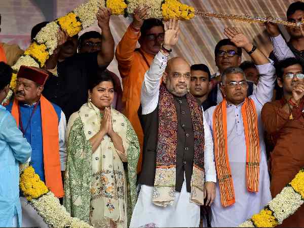 मुंबई उत्तर मध्य सीट पर पूनम का है प्रिया दत्त से मुकाबला