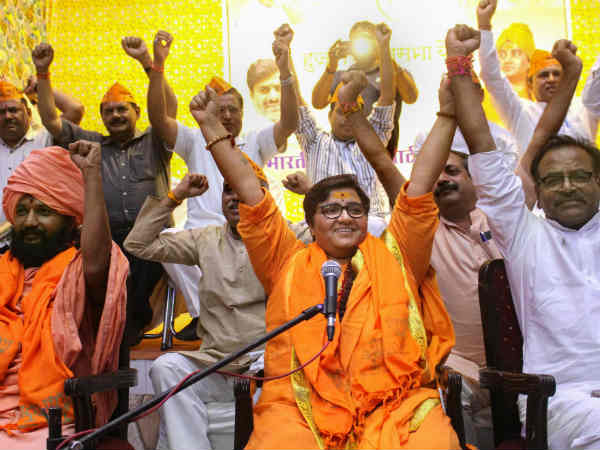 साध्वी की एंट्री से बदला चुनावी मूड