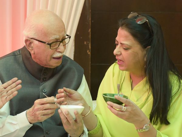 लालकृष्ण आडवाणी की हरी झंडी का इंतजार