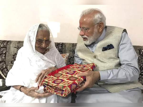 अहमदाबाद के रानीप मतदान केंद्र पर वोट डाला वोट