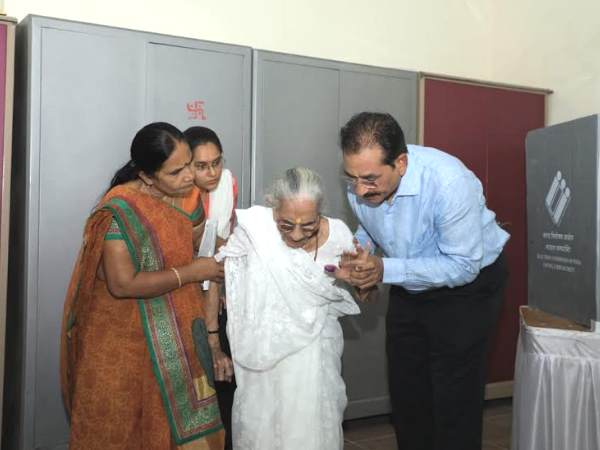 जब प्रधानमंत्री बने तो दुबारा मां का आर्शीवाद लेने आए थे मोदी