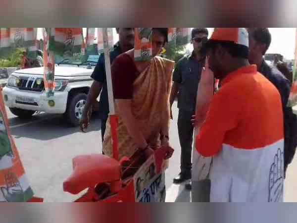 राहुल को जिताने के लिए प्रियंका कर रहीं मेहनत राहुल को जिताने के लिए प्रियंका कर रहीं मेहनत