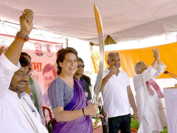 प्रियंका गांधी के चुनाव लड़ने पर राजीव शुक्ला की अलग टिप्पणी प्रियंका गांधी के चुनाव लड़ने पर राजीव शुक्ला की अलग टिप्पणी