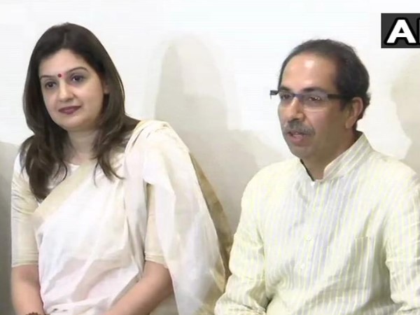 उद्धव ठाकरे की मौजूदगी में शिवसेना में शामिल हुईं प्रियंका चतुर्वेदी