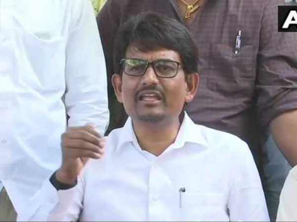 अल्पेश से कहा, छोड़नी होगी कांग्रेस