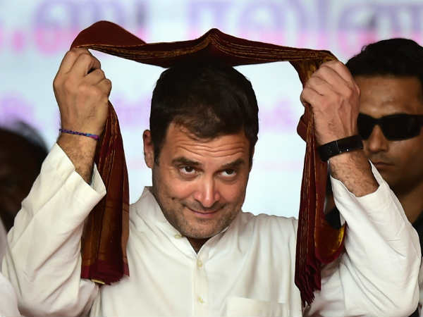 रोड शो में राहुल गांधी पर फेंका का गया था जूता रोड शो में राहुल गांधी पर फेंका का गया था जूता