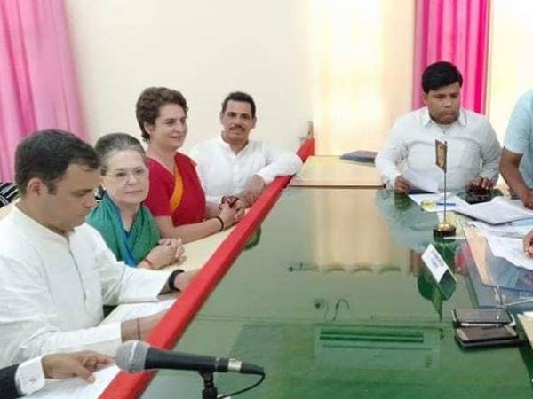 दोनों सीट से जीते राहुल तो प्रियंका लड़ेंगी अमेठी सेउपचुनाव? दोनों सीट से जीते राहुल तो प्रियंका लड़ेंगी अमेठी सेउपचुनाव?