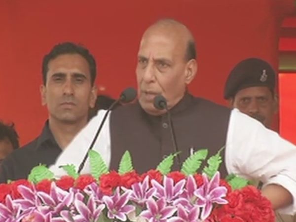 बगलें झांकने को मजबूर राजनाथ सिंह 