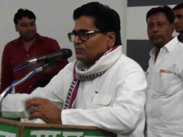 रामगोपाल यादव के बेटे है अक्षय 