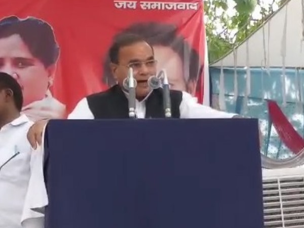 अकबरपुर में जनसभा का संबोधित कर रहे थे पूर्व मंत्री