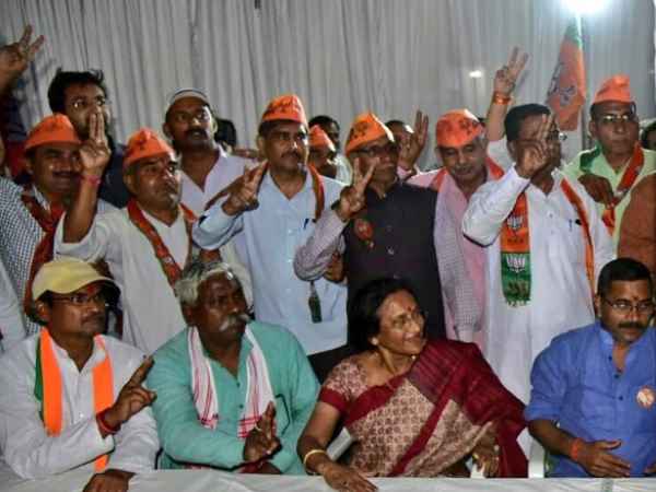 अभी और छोडेंगे कांग्रेस का साथ