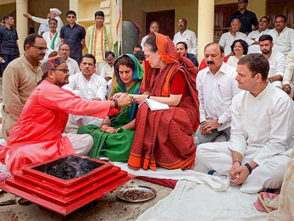 नामांकन करने से पहले सोनिया ने की पूजा-अर्चना