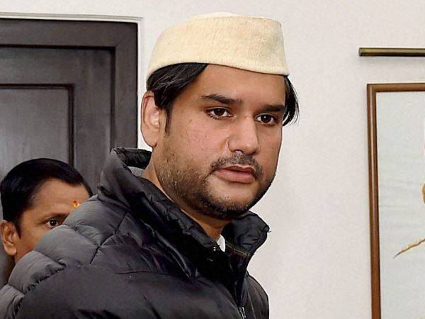 सुप्रीम कोर्ट में वकील हैं अपूर्वा 