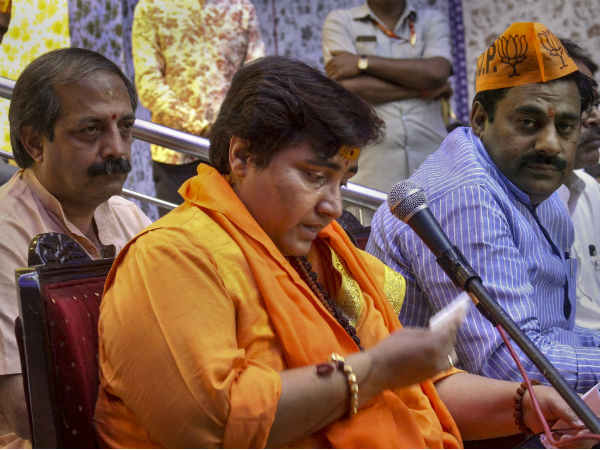 हेमंत करकरे पर बयान देकर विवादों में प्रज्ञा ठाकुर