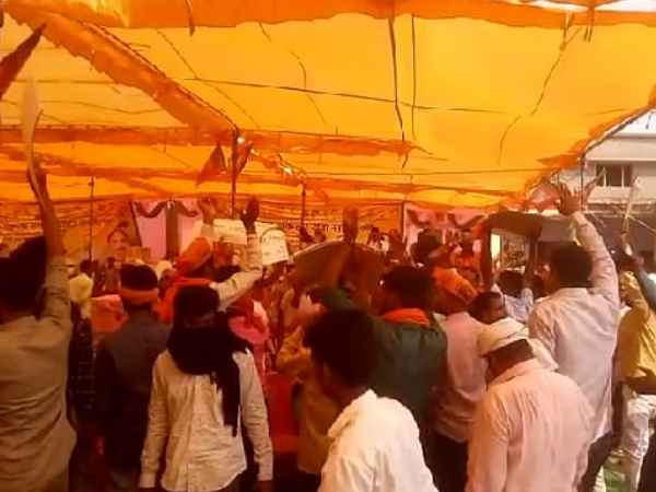 छह मार्च को हुआ था जूता कांड