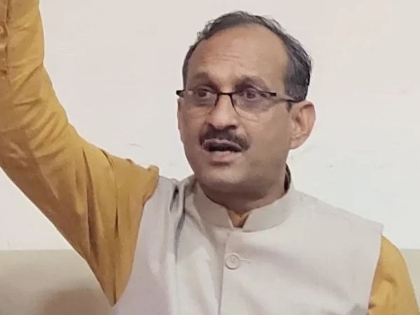 सोनिया गांधी को दुर्गा और मनमोहन सिंह को शेर बताया सोनिया गांधी को दुर्गा और मनमोहन सिंह को शेर बताया