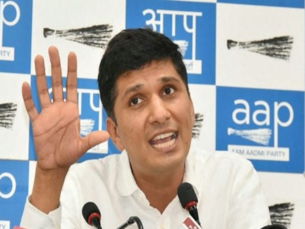 'ठीक है तो गंभीर और केजरीवाल दोनों को चुनाव के लिए अयोग्य मान लो'