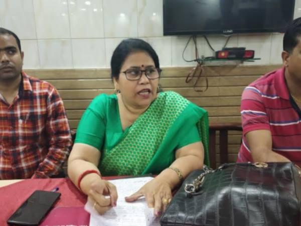 पार्टी का झंडा और डंडा लेकर चलने वालों की अनदेखी