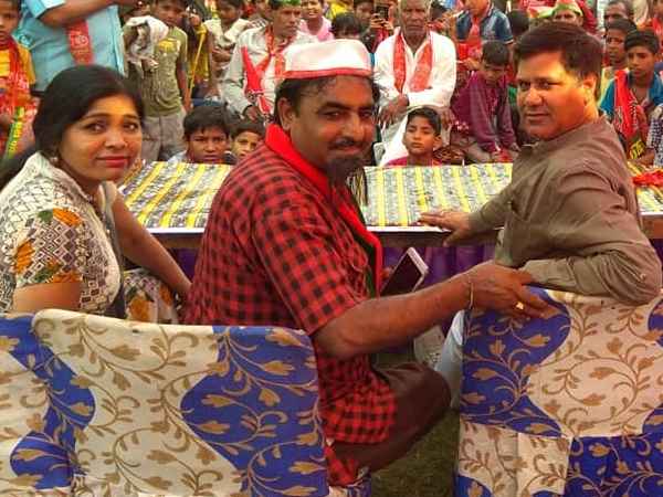 उठाते हैं 50 बच्चों की पढ़ाई का खर्च