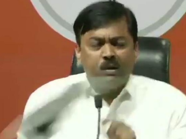 टैक्स चोरी के आरोपी हैं भार्गव टैक्स चोरी के आरोपी हैं भार्गव