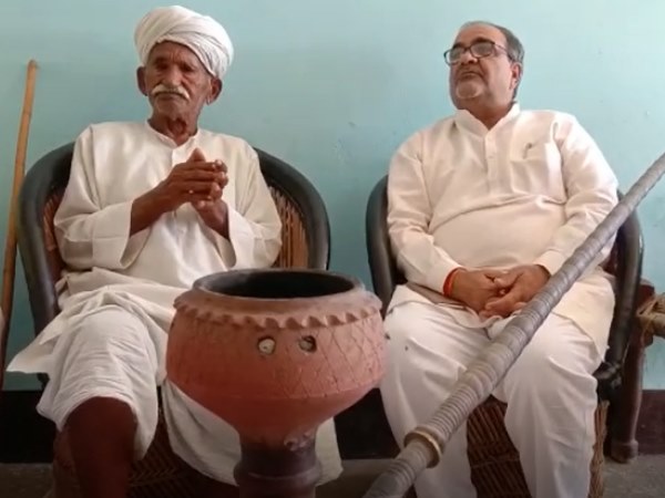 एक घंटे तक चली बातचीत