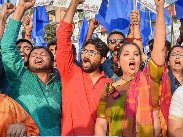 बॉलीवुड का कितना पड़ा प्रभाव?