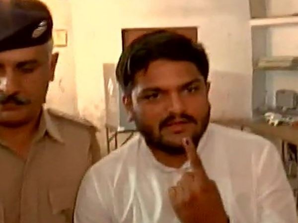 गुजरात में घटेंगी भाजपा की सीटें