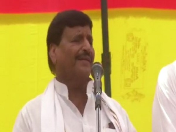 पहले नेताजी का अपमान हुआ, फिर मेरा