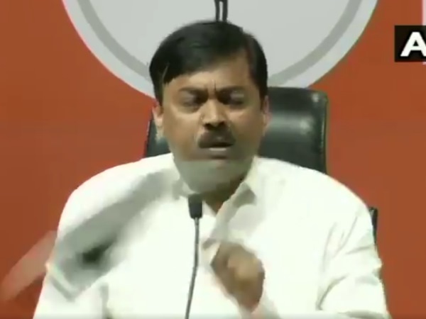 बीजेपी प्रवक्ता जीवीएल नरसिम्हा राव पर फेंका गया जूता