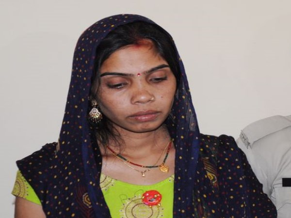 गेस्ट हाउस में बाहर ताला लगा मिला