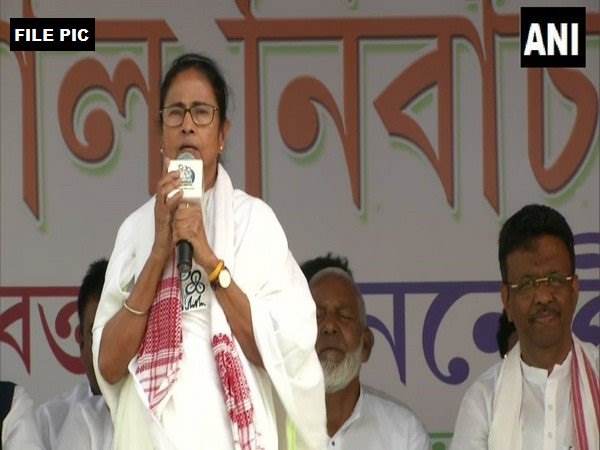 हम मेहमान का रसगुल्ला देकर स्वागत करते हैं: बनर्जी